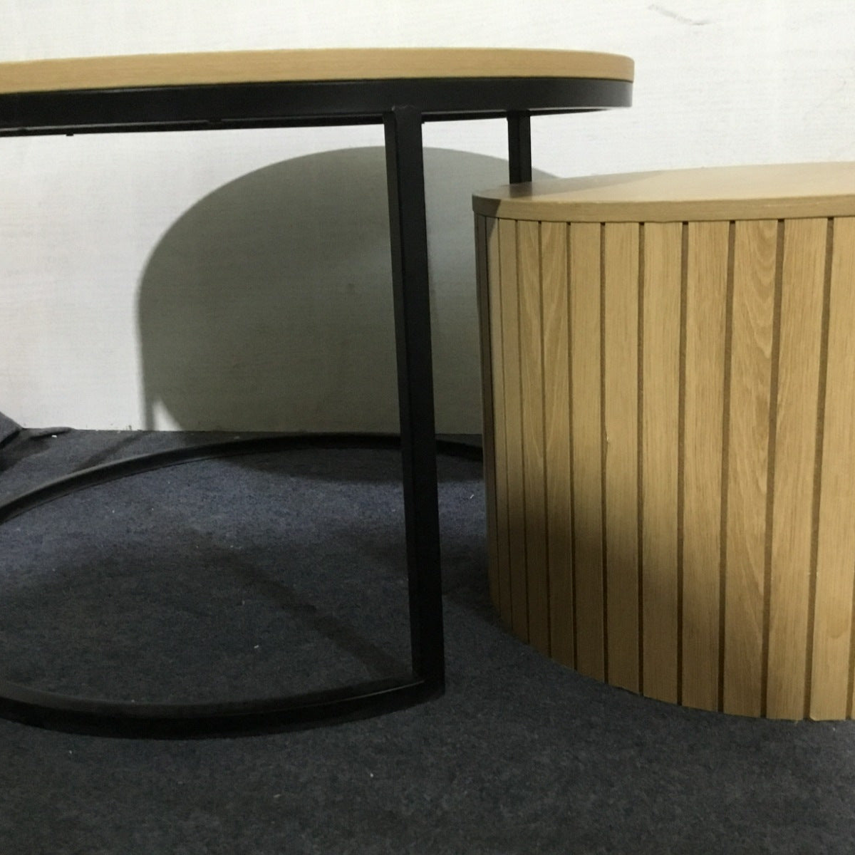 Echte foto van het verbeterde model: de ruimte tussen het kleine tafeltje en het frame van de grote tafel