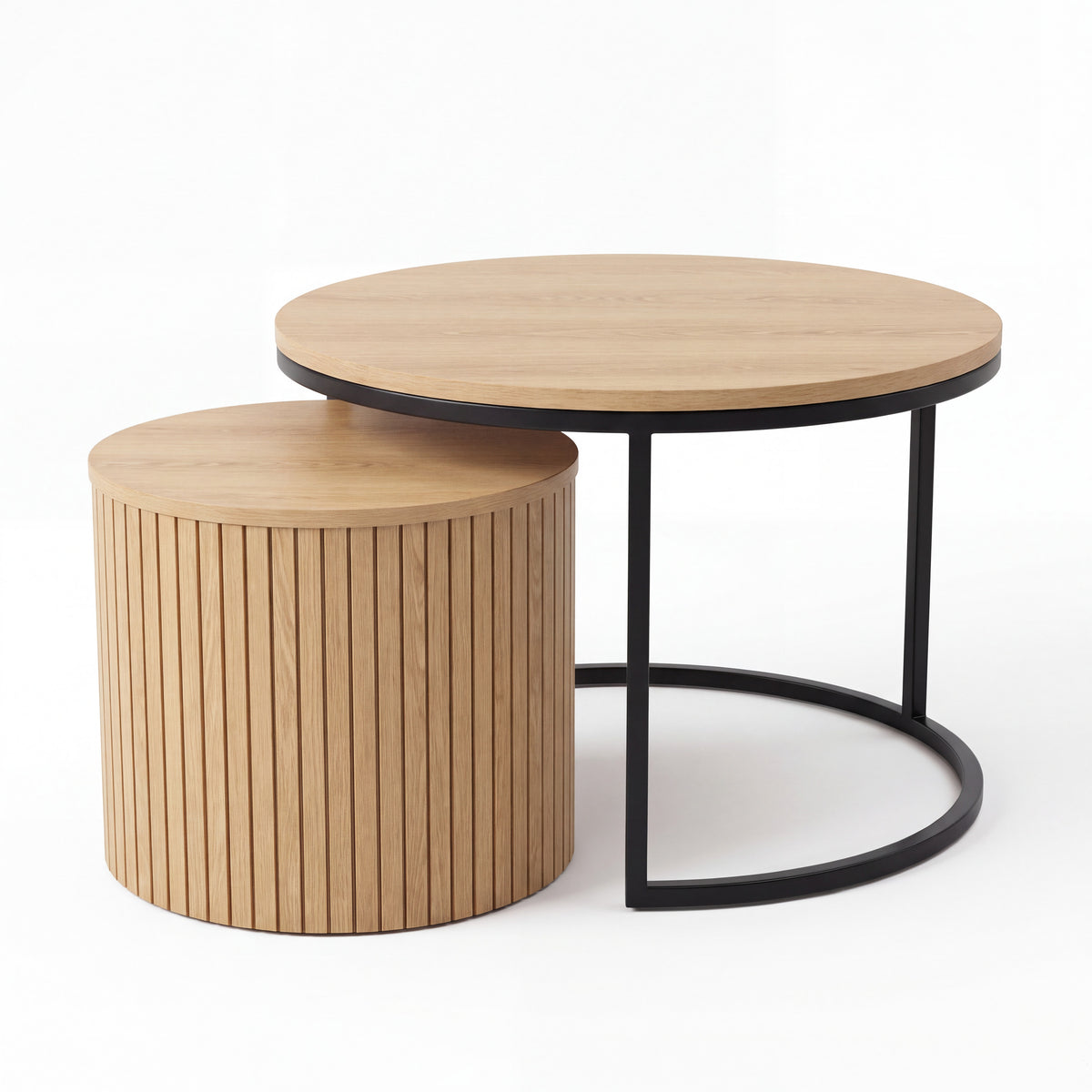 Ronde nesting salontafel set, verbeterd model, schuin aanzicht op witte achtergrond