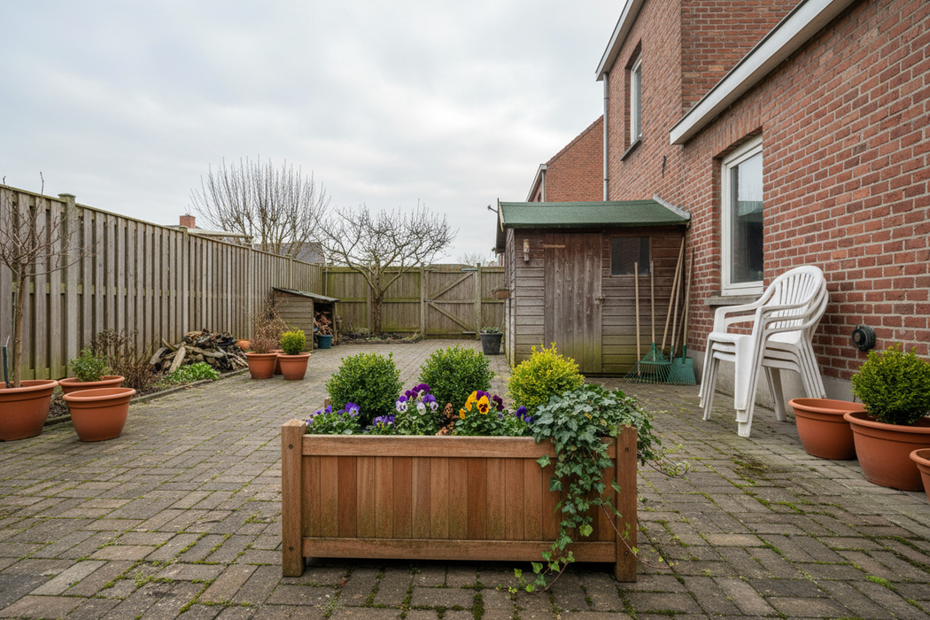 Teak Bloembak Bali in Vlaamse wintertuin