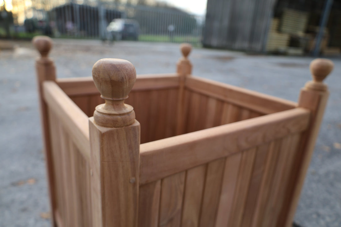 Hoekpaal van 5 cm met bolornament, massief teak