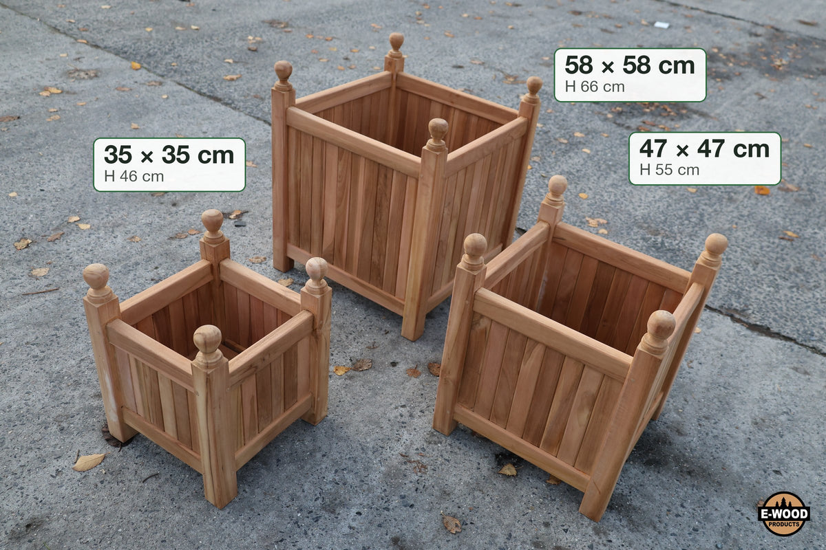 Maten van de teak bloembakken: 35 × 35, 47 × 47 en 58 × 58 cm
