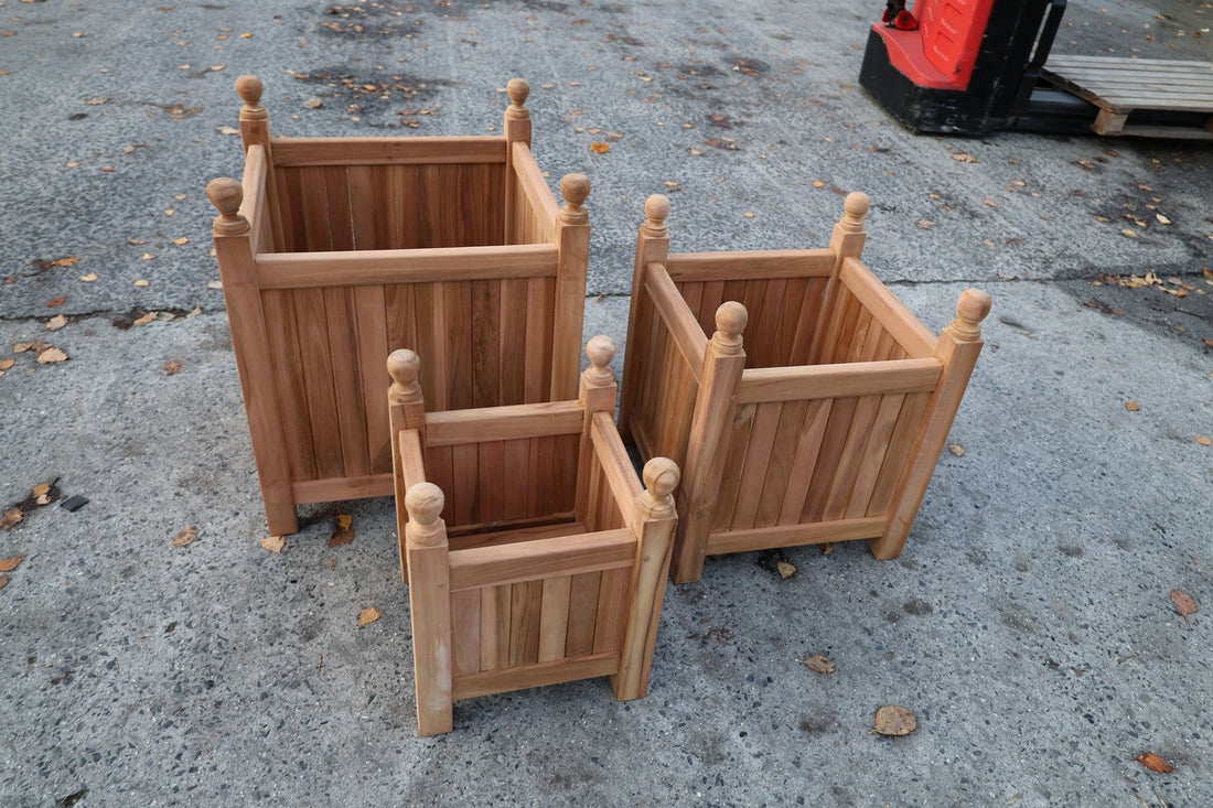 Set van 3 vierkante teak bloembakken