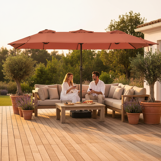Terracotta parasol op houten terras