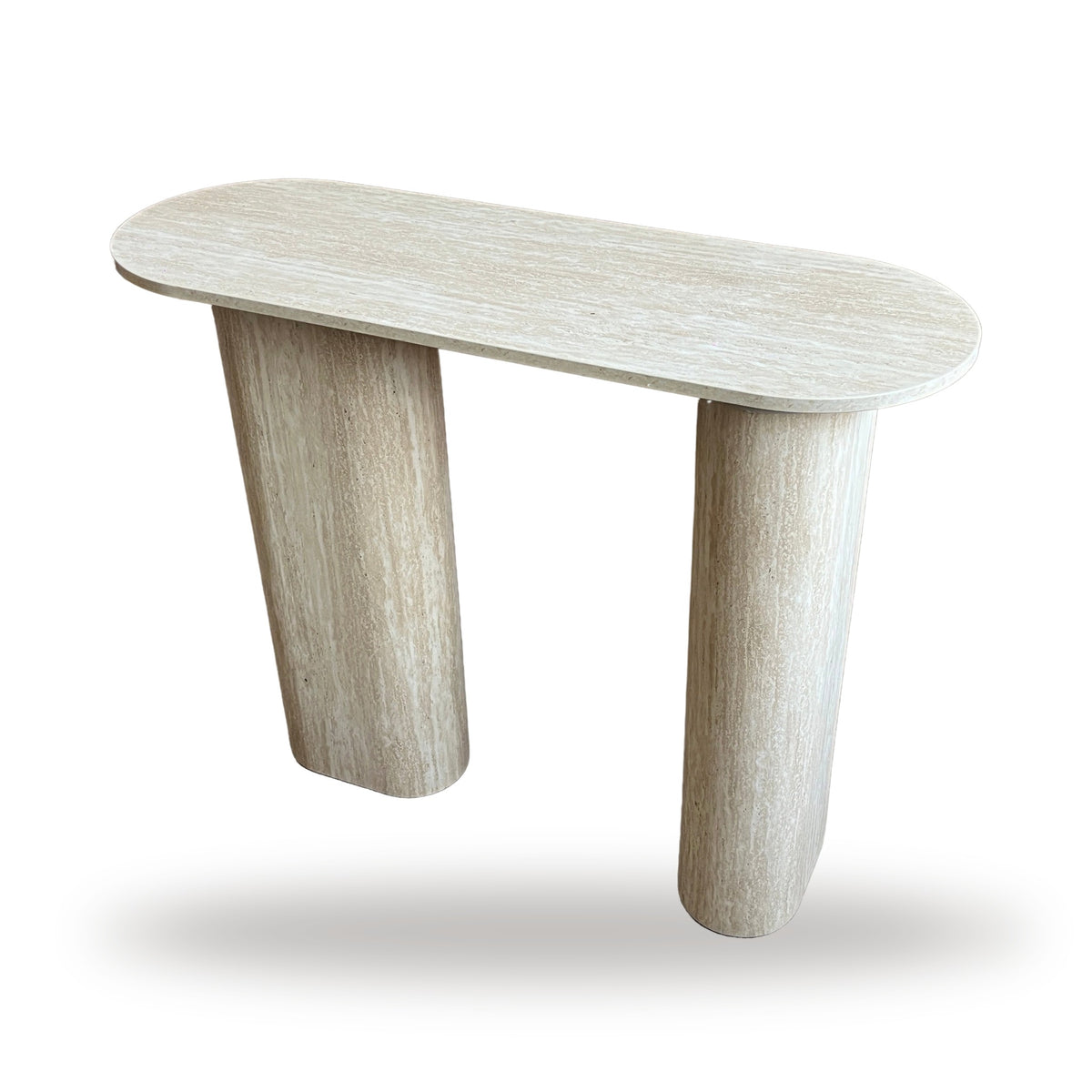 Smalle sidetable in travertijnlook, schuin aanzicht op witte achtergrond