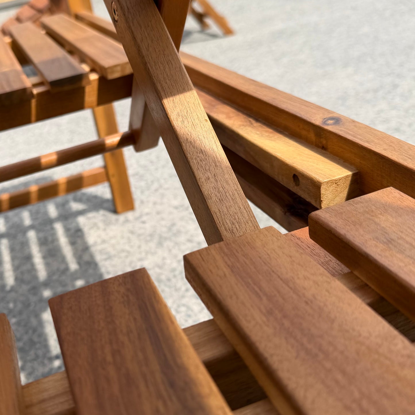 Hardhouten tuinbank Belloro – houten tuinbank met klaptafel