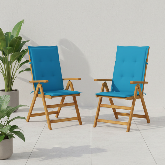 Turquoise tuinstoelen op terras