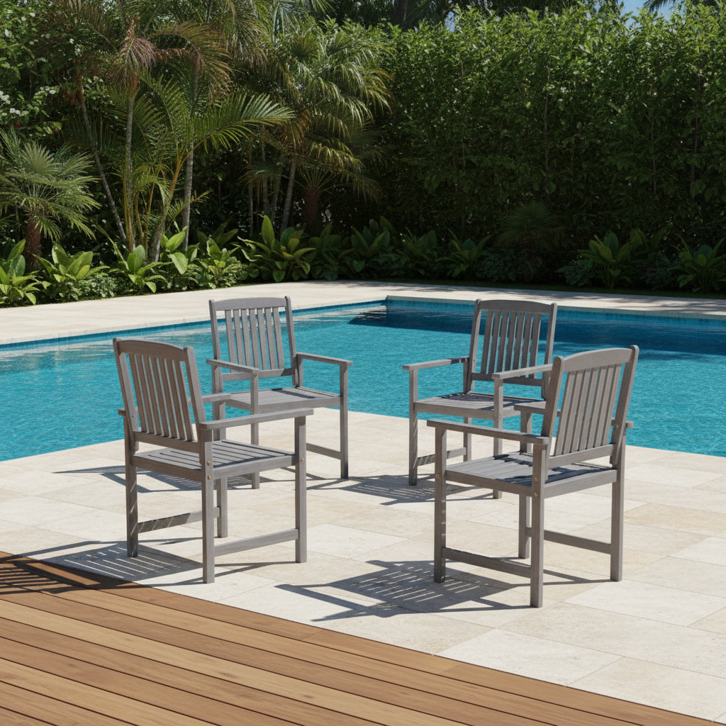 Vier tuinstoelen bij zwembad